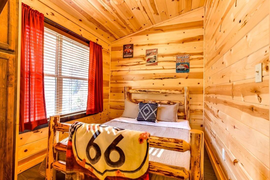 Route 66 Cabin Pigeon Forge Rum bild